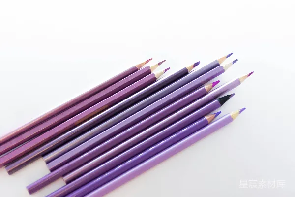 高清摄影 紫色铅笔的优雅排列