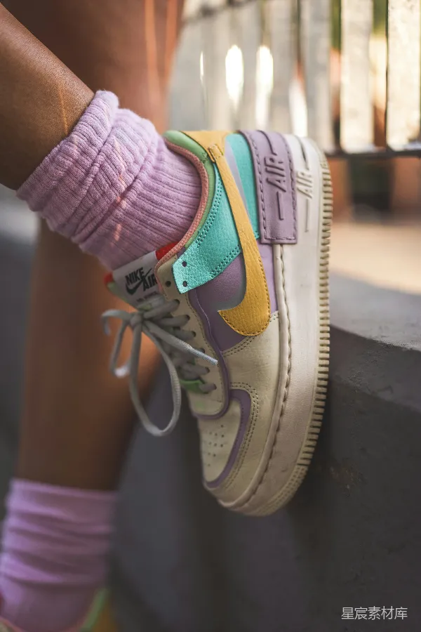高清摄影 彩虹色Air Force 1运动鞋