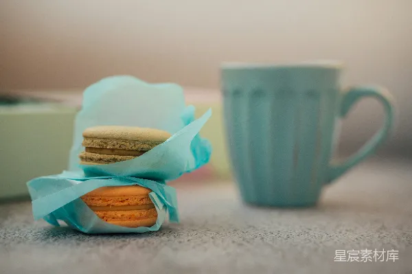 高清摄影 甜美的马卡龙与蓝色杯子