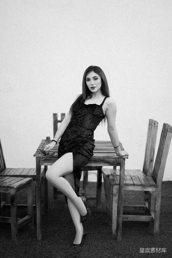 高清摄影 黑白色调的时尚女性肖像