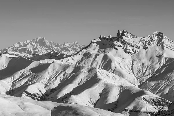 高清摄影 雪山的黑白韵律