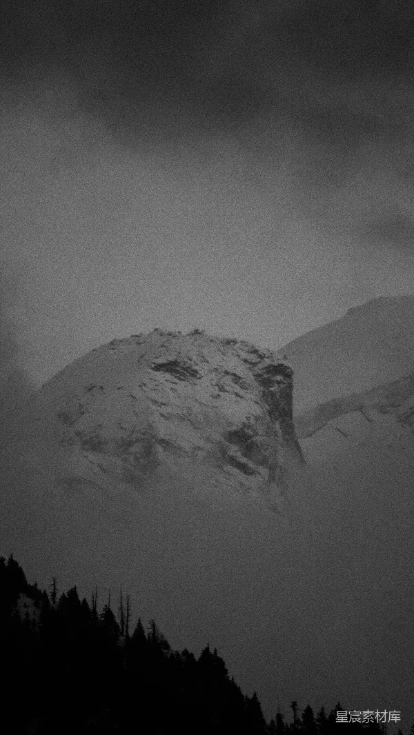 高清摄影 雪峰在雾中