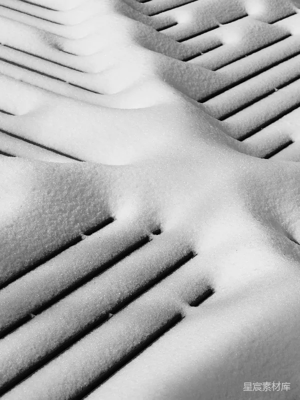 高清摄影 雪覆木椅