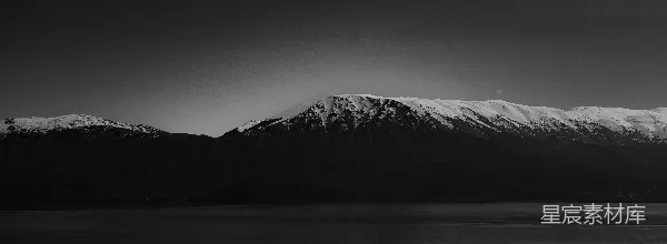 高清摄影 雪峰与湖面的静谧之美
