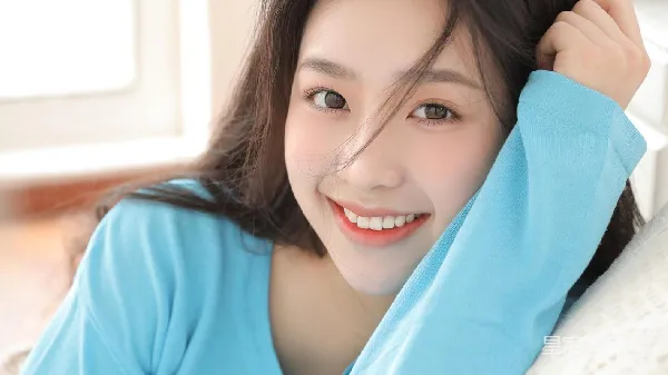 高清摄影 青春活力的微笑女孩