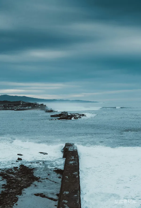 高清摄影 风雨中的海岸线