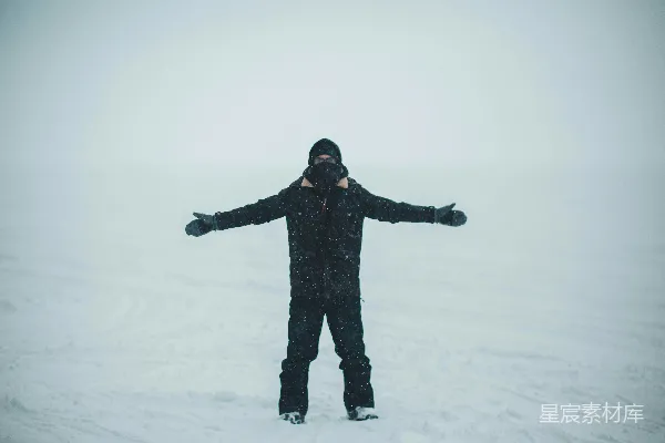高清摄影 雪地里的自由舞者