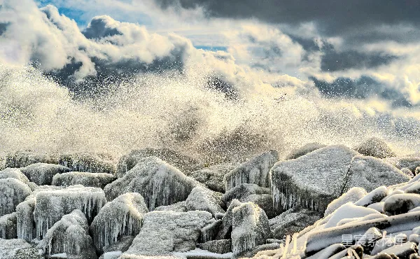 高清摄影 冬季海浪与冰瀑的壮丽景象