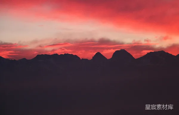 高清摄影 夕阳下的山脊轮廓