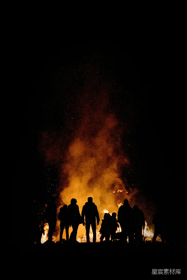 高清摄影 篝火夜的剪影