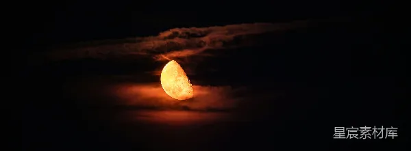 高清摄影 夜空中半圆的月亮