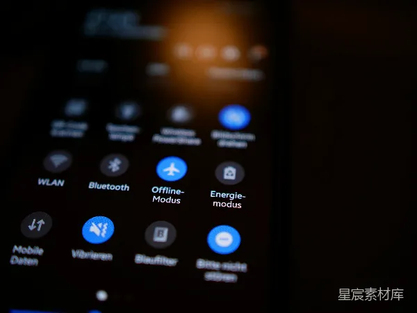 高清摄影 手机设置界面的夜间模式