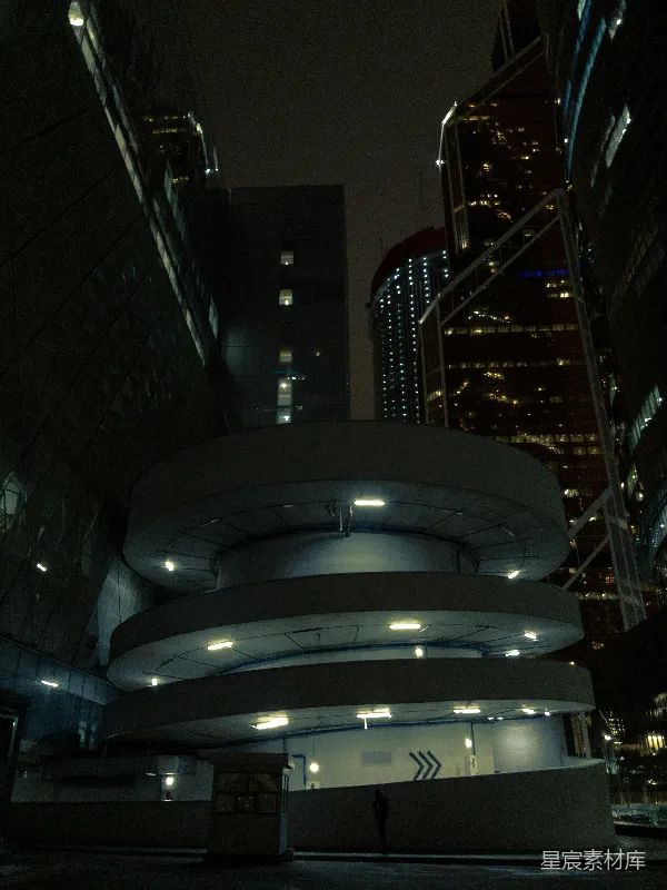 高清摄影 夜晚城市的螺旋建筑