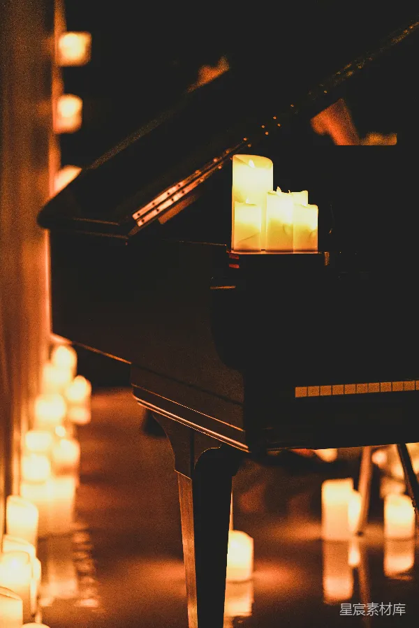 高清摄影 钢琴与蜡烛的浪漫夜晚