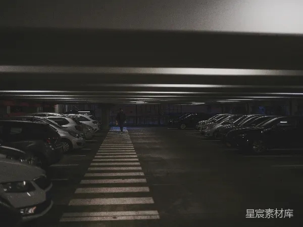 高清摄影 孤独的车库