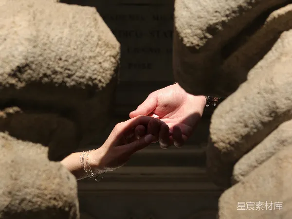 高清摄影 传递的瞬间