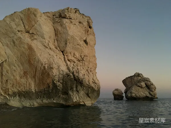 高清摄影 夕阳下的海中岩石