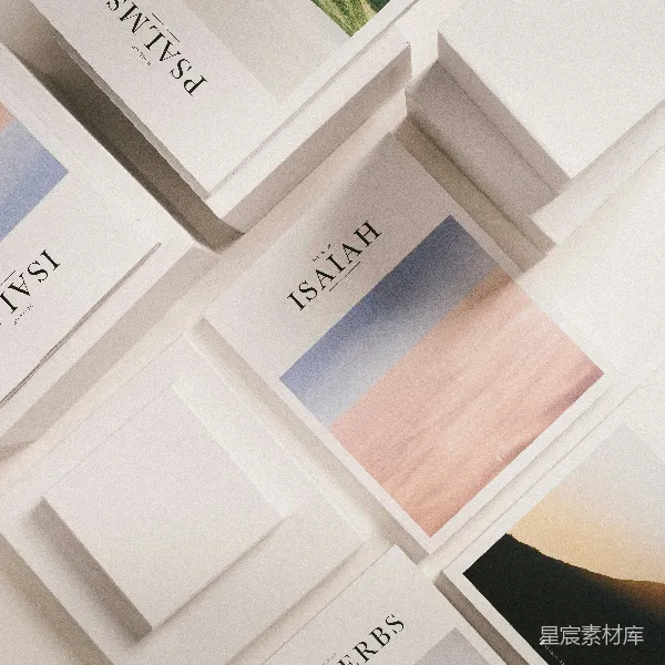 高清摄影 《以赛亚书》与《诗篇》的静谧封面