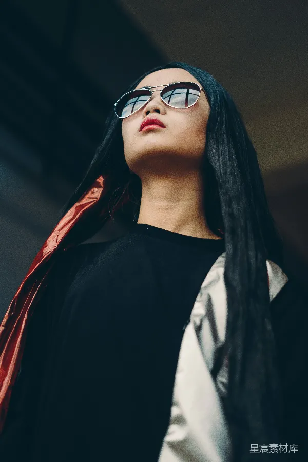 高清摄影 时尚与自信的女性形象