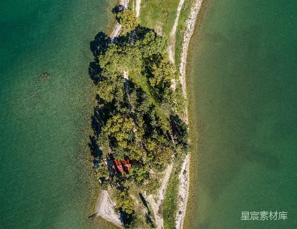 高清摄影 海岸边的小岛俯瞰图