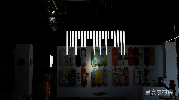 高清摄影 创意滑板墙与吊灯