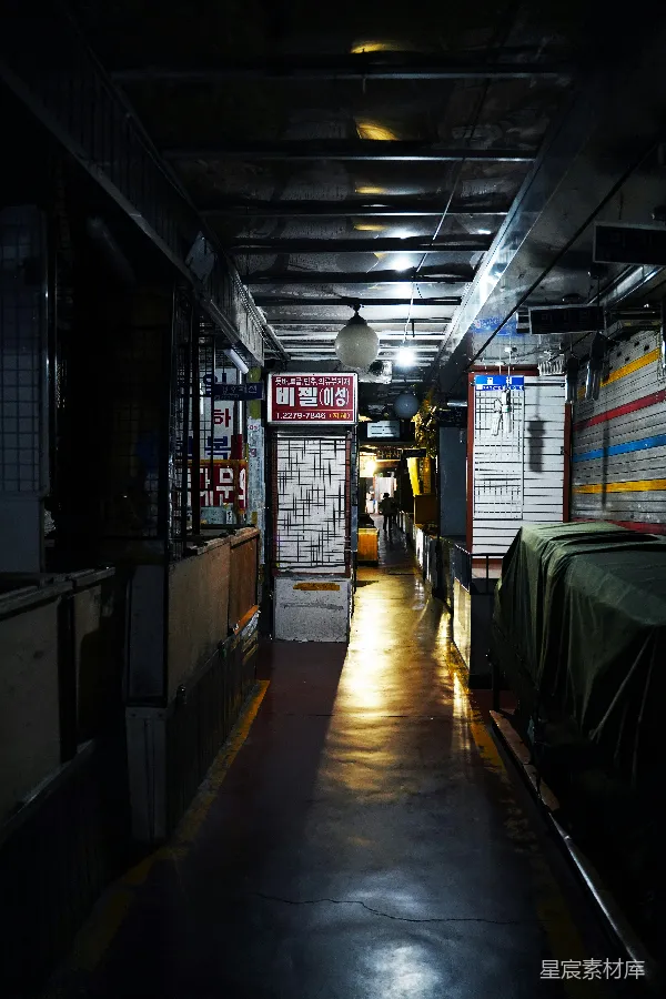高清摄影 昏暗的地下通道