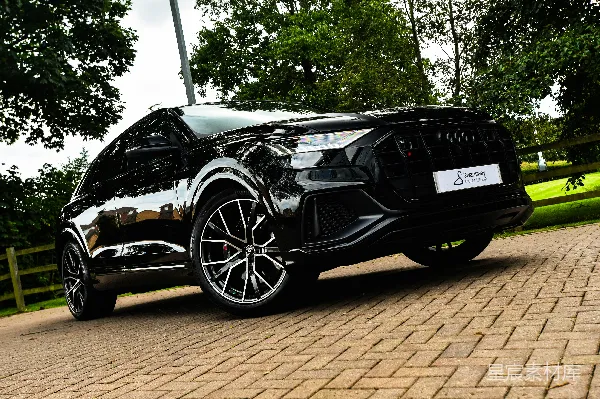 高清摄影 奥迪Q8黑色豪华SUV