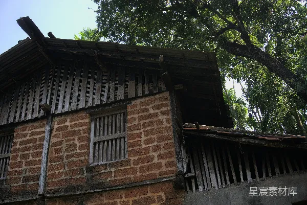 高清摄影 古朴砖木结构的乡村小屋