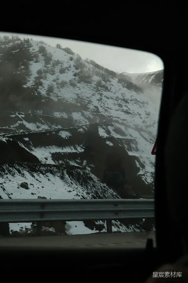 高清摄影 雪后山景车窗视角