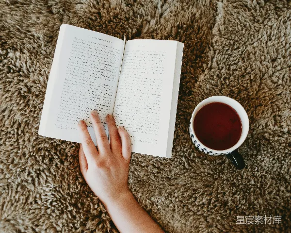 高清摄影 阅读时光：一杯茶与书的宁静