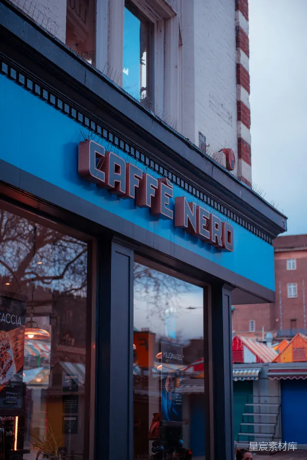 高清摄影 Caffè Nero咖啡店的夜晚
