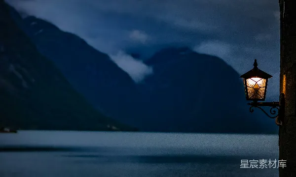 高清摄影 夜幕下的湖畔灯影