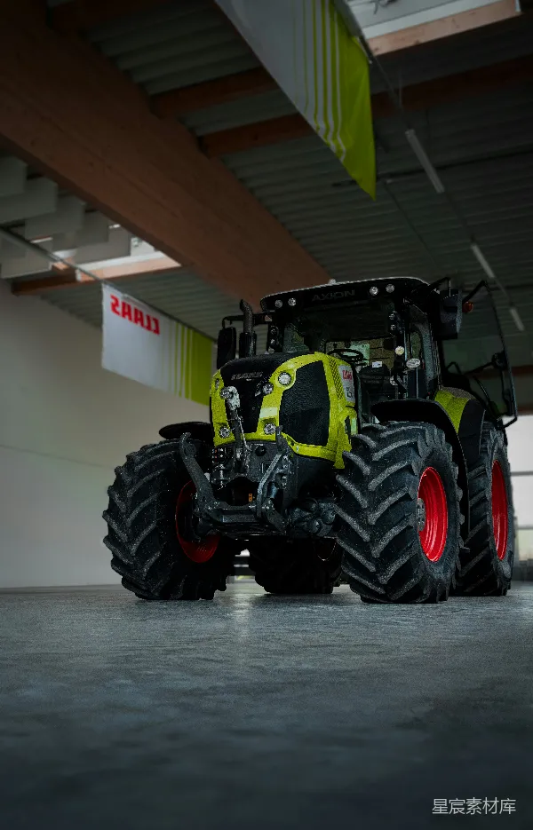高清摄影 CLAAS AXION拖拉机展示