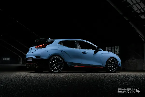 高清摄影 现代Veloster N：黑暗中的都市跑车