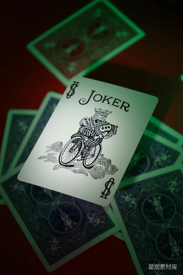 高清摄影 神秘的绿色扑克牌：Joker