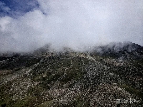 高清摄影 云雾缭绕的山峰
