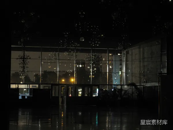 高清摄影 夜晚的玻璃幕墙与吊灯