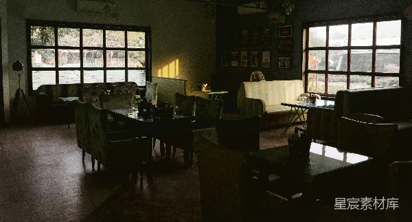 高清摄影 昏暗中的咖啡馆角落