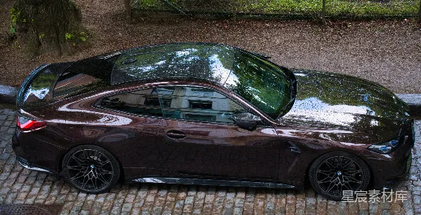 高清摄影 雨后黑曜石色BMW跑车