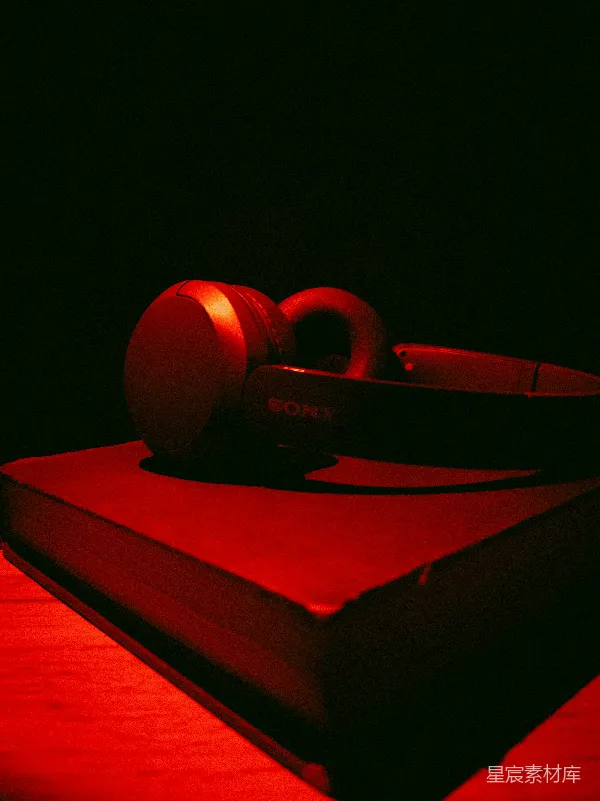 高清摄影 Sony耳机的红色光影