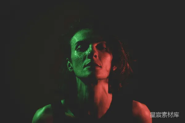 高清摄影 光影交错的神秘女性