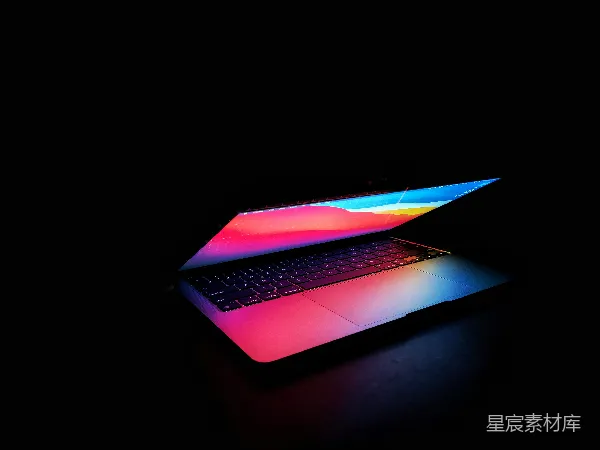 高清摄影 光影中的笔记本电脑