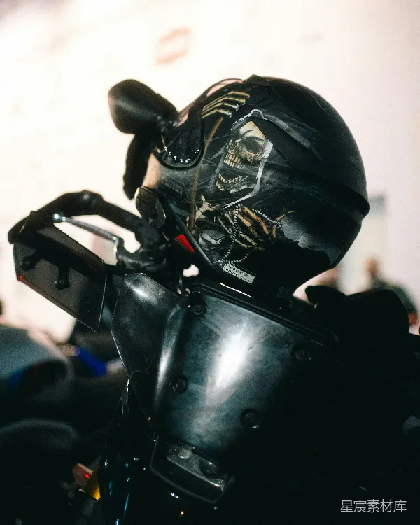 高清摄影 机车骑士与骷髅头盔