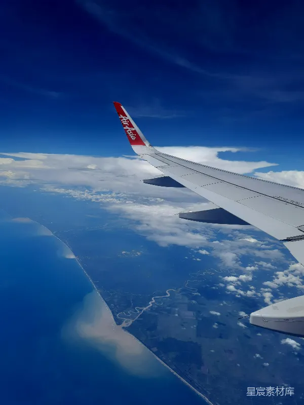 高清摄影 空中俯瞰云海与海岸线