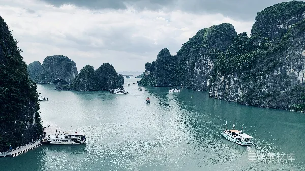 高清摄影 壮丽的喀斯特山脉与宁静的海湾