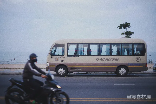高清摄影 城市中的旅行巴士