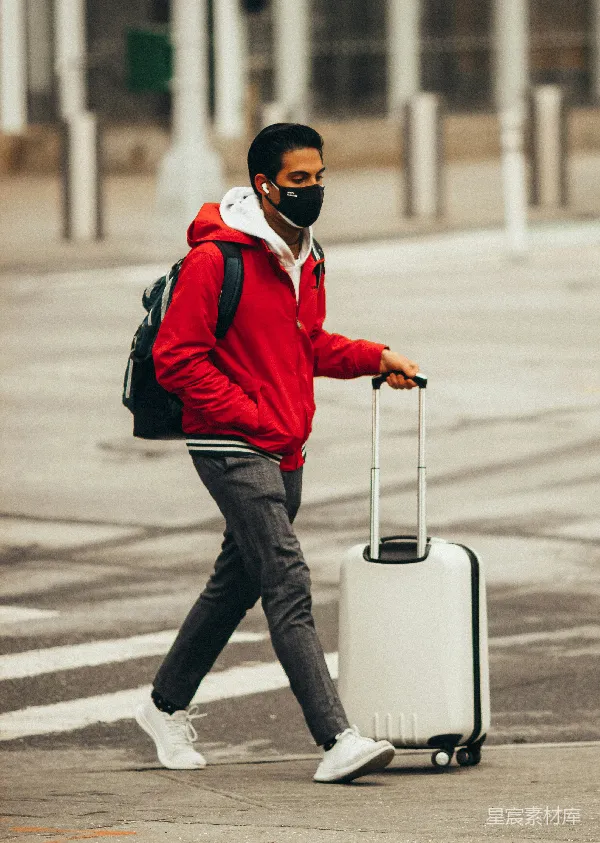 高清摄影 戴着口罩的旅行者