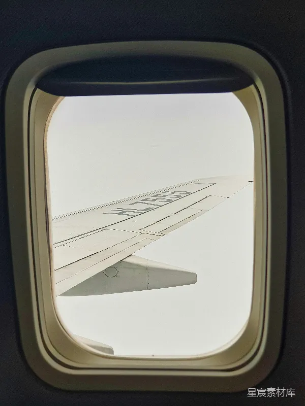 高清摄影 空中视角：飞机机翼