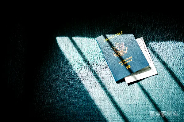 高清摄影 护照与疫苗接种记录卡