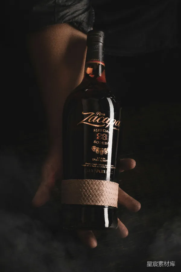 高清摄影 Zacapa Rum Bottle Presentation